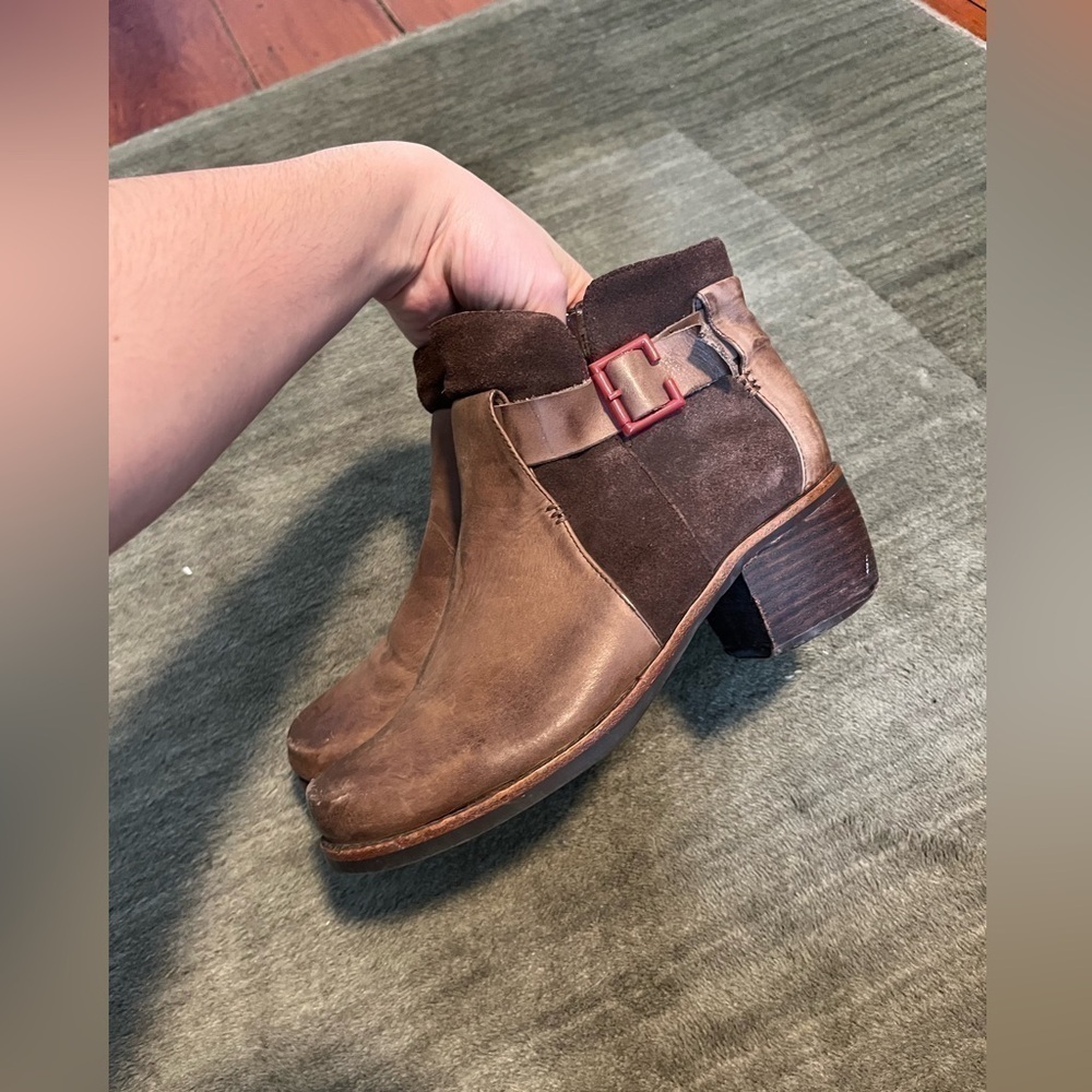 Antelope Brown leather Heeled Booties Red Buckle 38 / 7-7.5